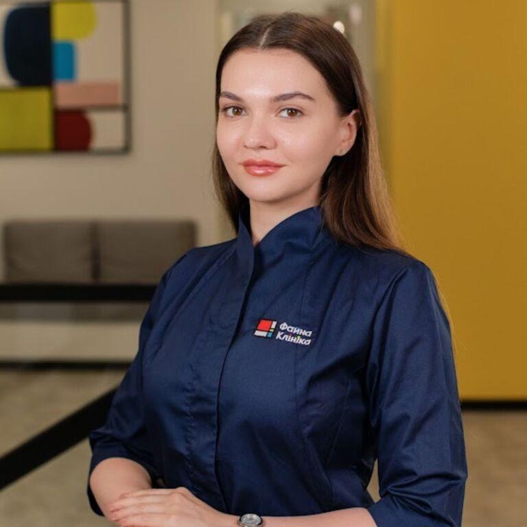 Кардіолог Божук Інна Василівна в холі Файної Клініки