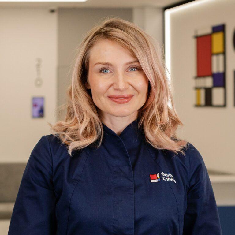 Педіатр Чебанова Ірина Миколаївна у холі Файної Клініки
