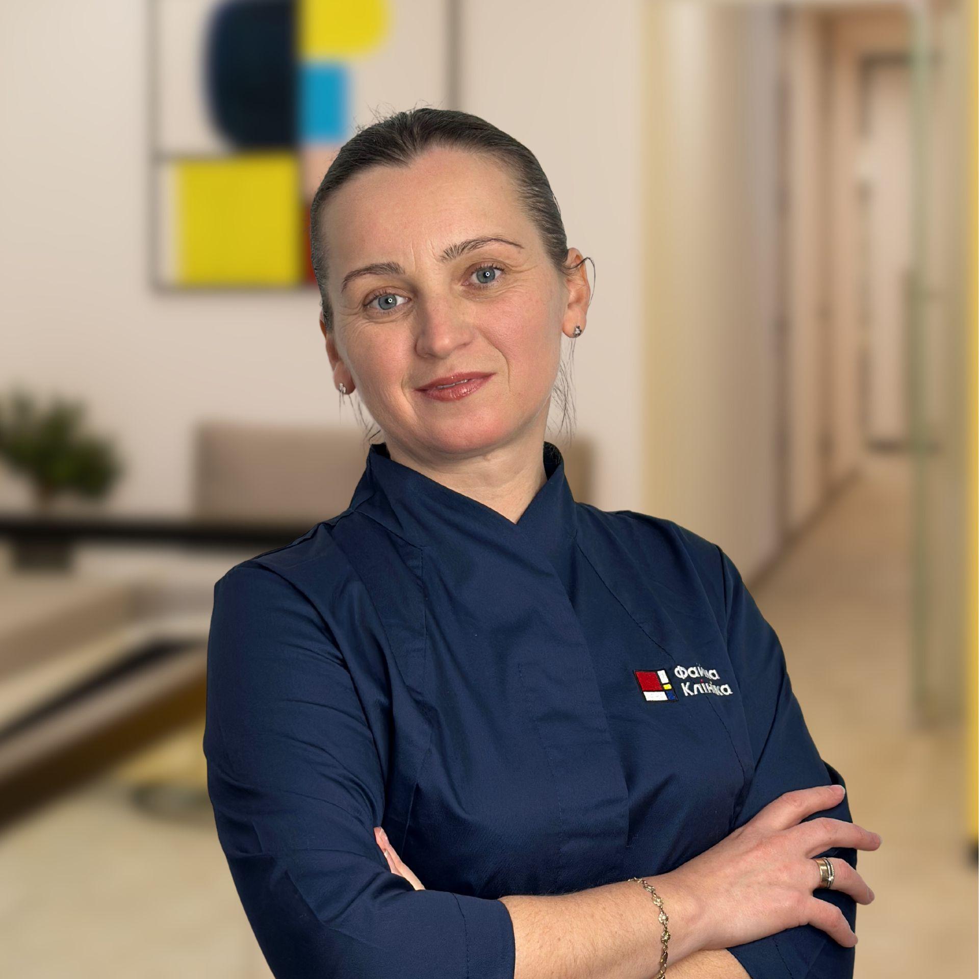 Педіатр, дитячий гастроентеролог Качалуба Інна Василівна у холі Файної Клініки