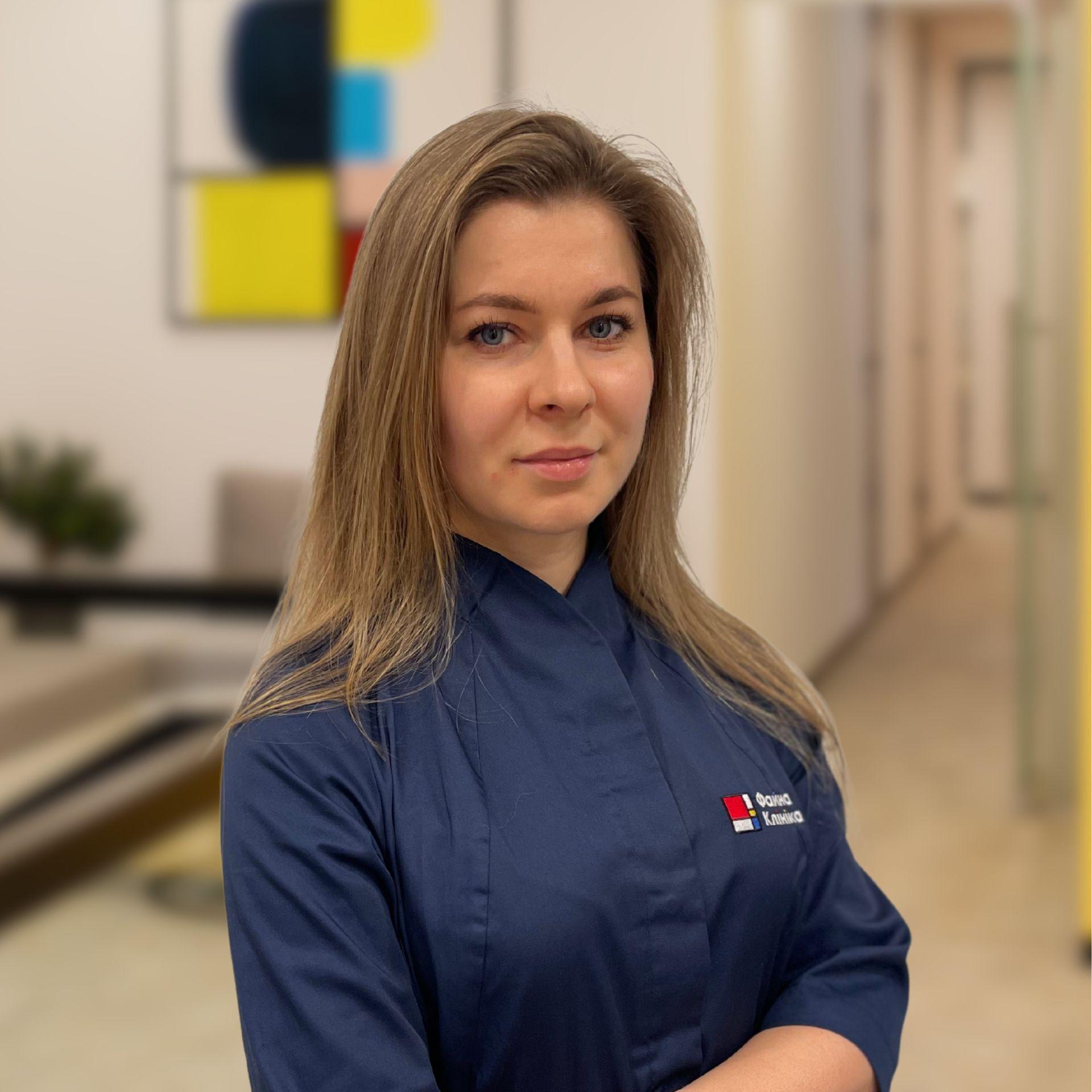 Дерматолог Ляшуга Маргарита Анатоліївна у холі Файної Клініки