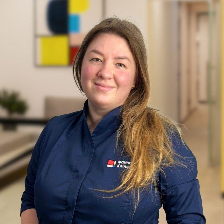 Підгірна Анна Юріївна у холі Файної Клініки