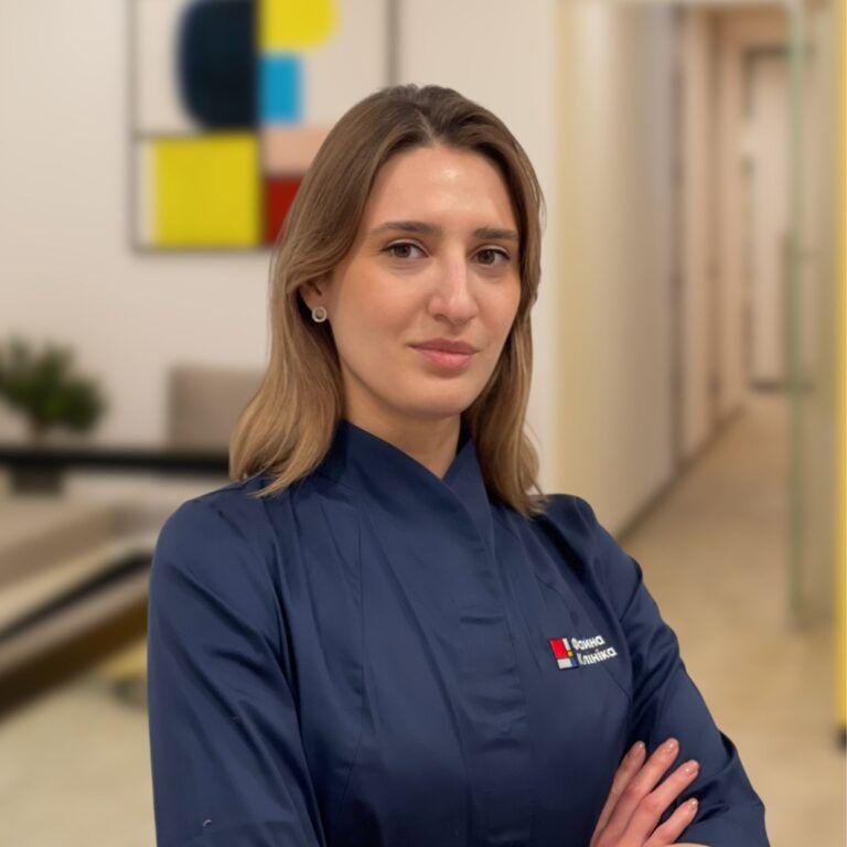 Акушер-гінеколог, мамолог Вознюк Ольга Миколаївна у холі Файної Клініки