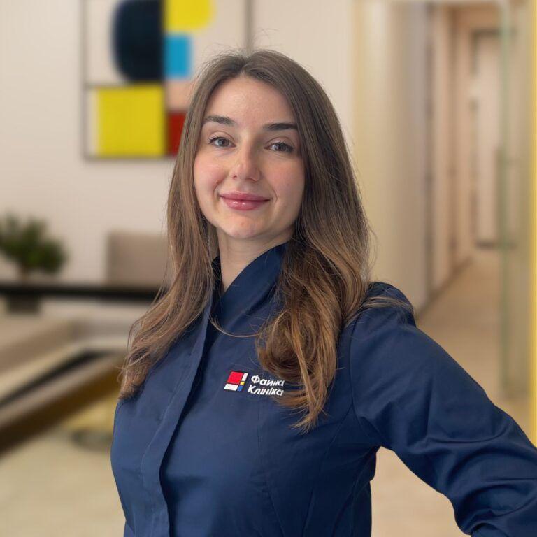 Акушер-гінеколог, лікар УЗД Мамренко Катерина Анатоліївна у холі Файної Клініки