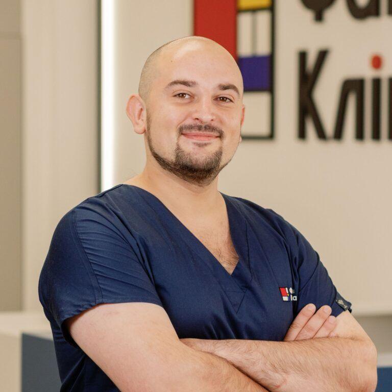 Нефролог Рубан Сергій Сергійович у холі Файної Клініки