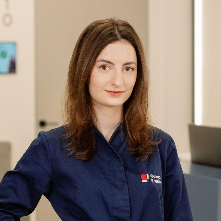 Лікар-психіатр Соколова Анастасія Вікторівна у холі Файної Клініки