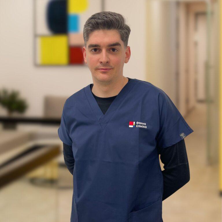 Лікар-ендоскопіст Файної Клініки у сучасному медичному центрі