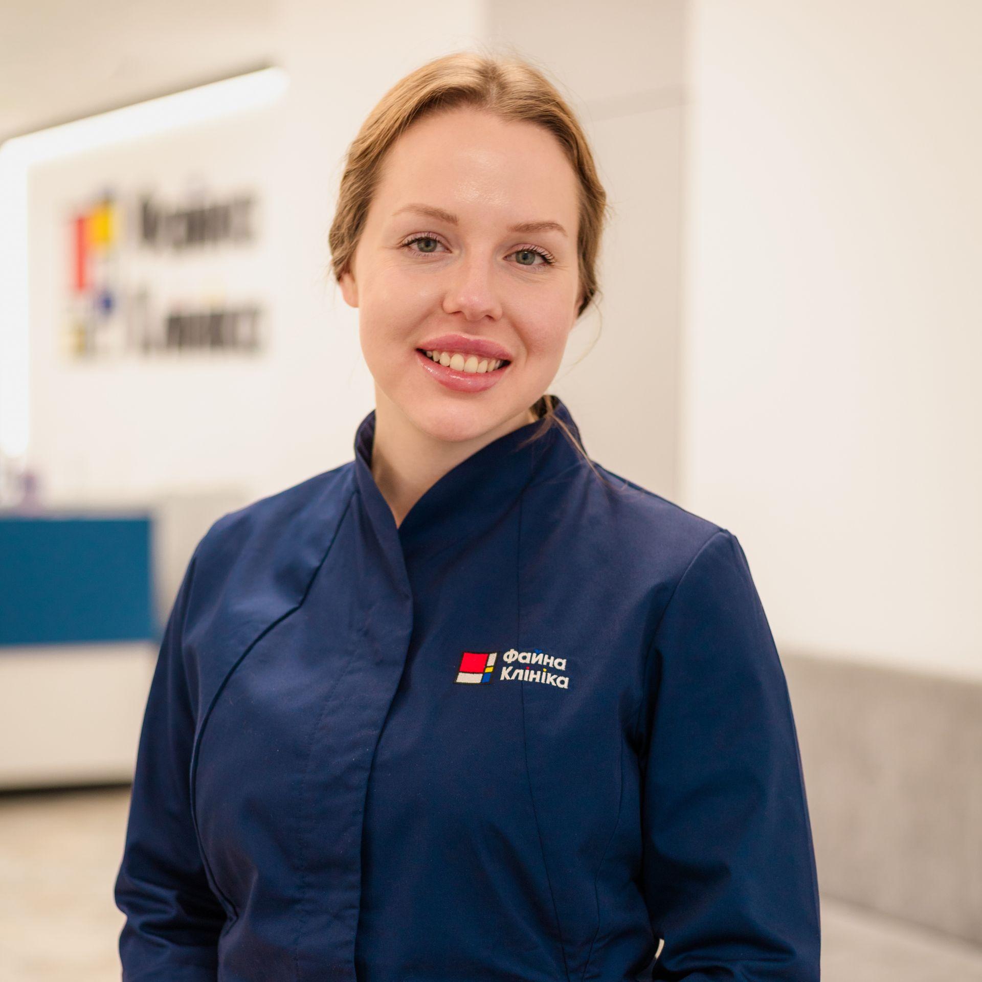 дерматолог Жарікова Ірина Володимирівна у холі Файної Клініки