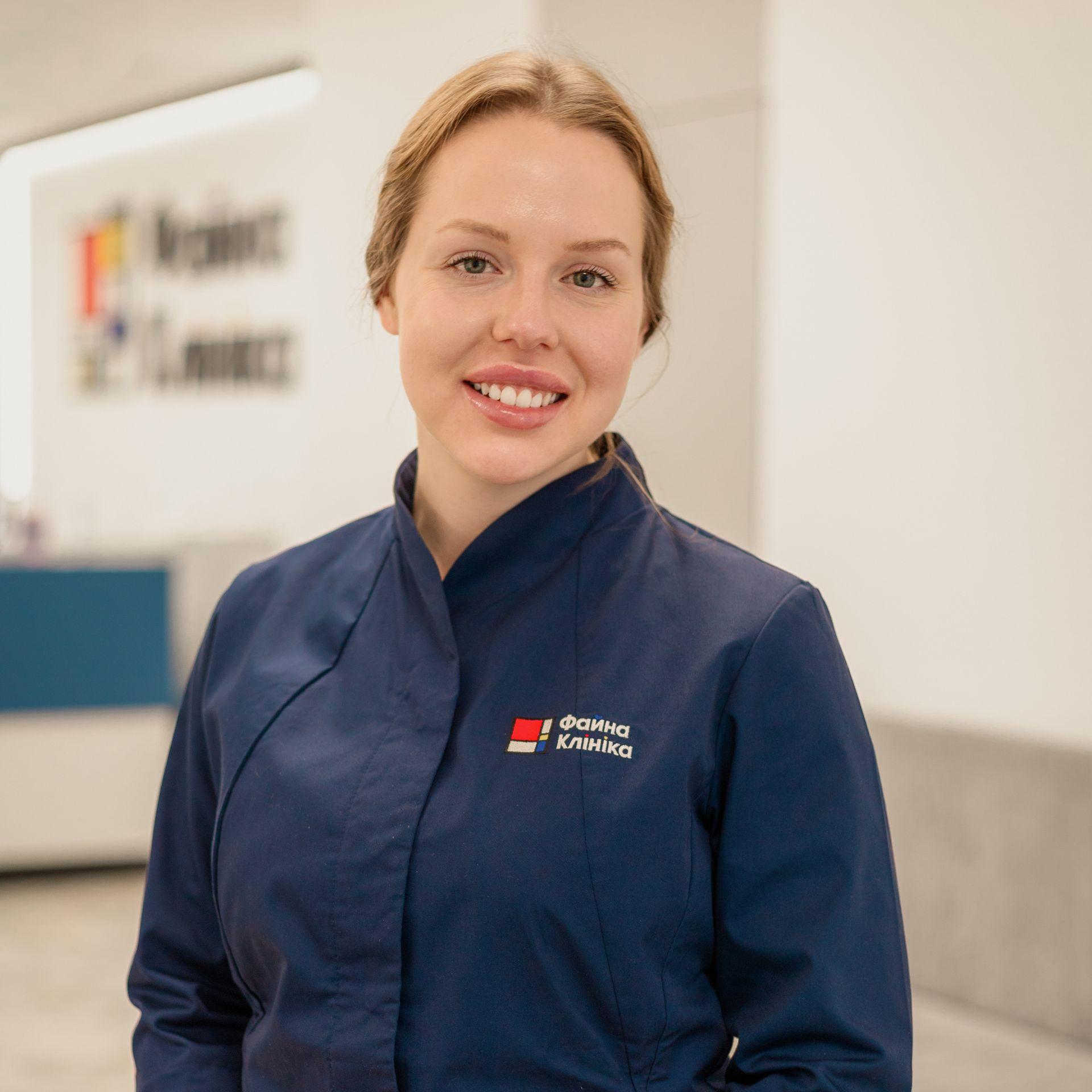 дерматолог Жарікова Ірина Володимирівна у холі Файної Клініки