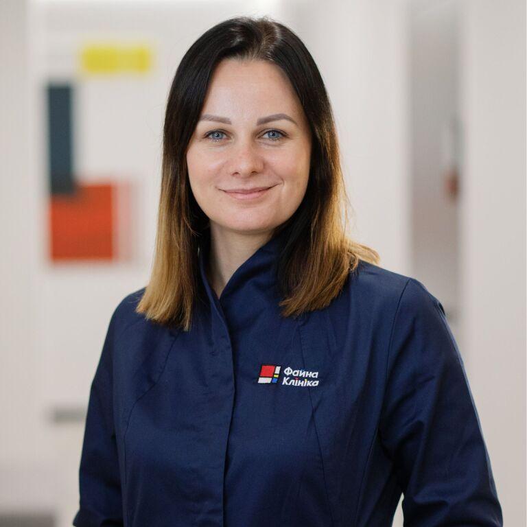 Сімейний Лікар Одинець Маріанна Олександрівна в холі Файної Клініки