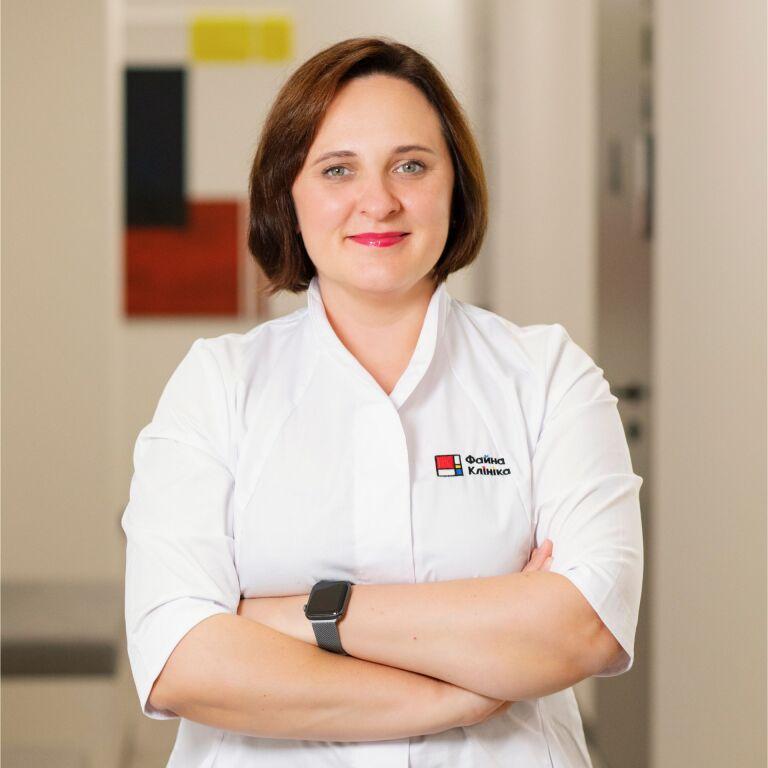 Дитячий гінеколог Шаталова Марина Віталіївна у холі Файної Клініки